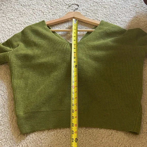 Amour Vert Belicia Sweater in Green women’s size medium - Picture 6 of 7